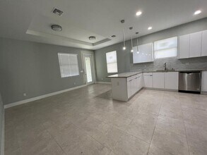 227 N E St in Lake Worth Beach, FL - Building Photo - Building Photo