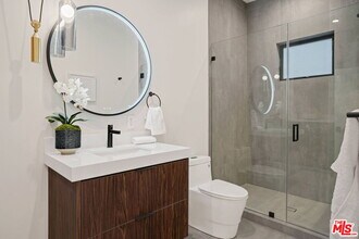 2352 Riverside Dr in Los Angeles, CA - Building Photo - Building Photo