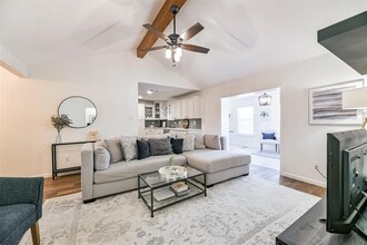 802 Mary Ann Dr in Friendswood, TX - Building Photo - Building Photo