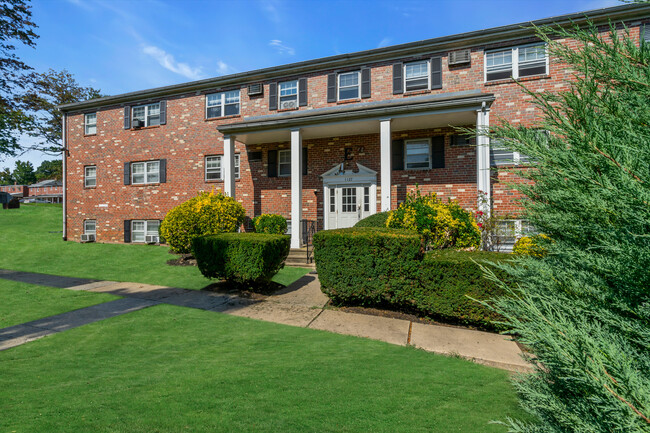 Lancaster Court Apartments in Lancaster, PA - Building Photo - Building Photo