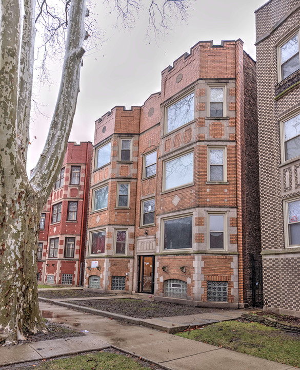 8135 S Kingston Ave in Chicago, IL - Building Photo