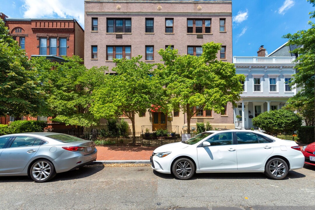 414 Seward Square SE in Washington, DC - Building Photo