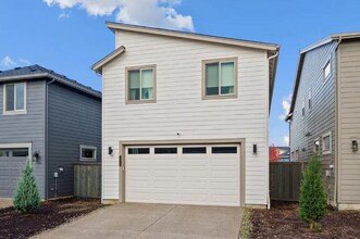 8138 SE Reddington St in Hillsboro, OR - Building Photo - Building Photo