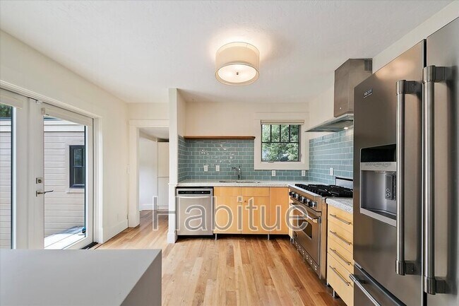 property at 1411 E Jefferson St