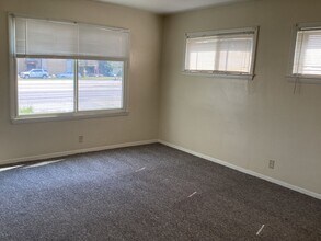 7122-7124-7124 W Silver Spring Dr in Milwaukee, WI - Building Photo - Building Photo