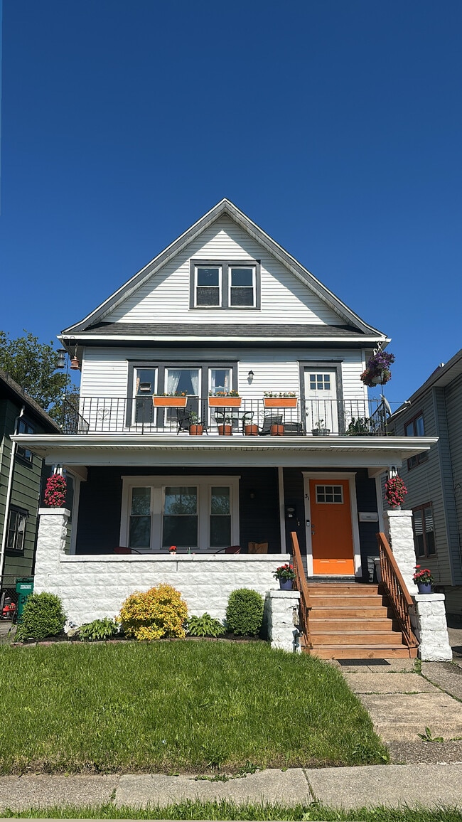 31 Harvard Pl, Unit Lower