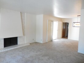 5432 S Lighthouse Ln, Unit B in Tempe, AZ - Building Photo - Building Photo