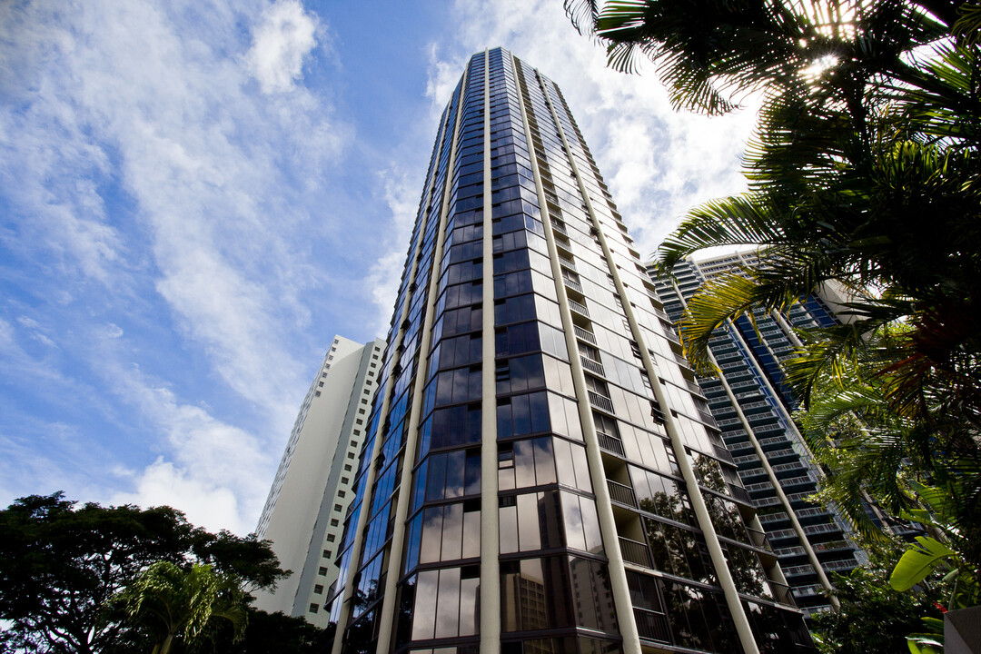 60 N Beretania St, Unit 307 in Honolulu, HI - Building Photo