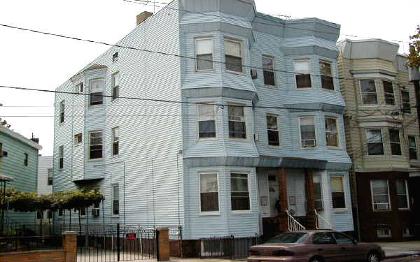 374 Elm St in Newark, NJ - Building Photo - Building Photo