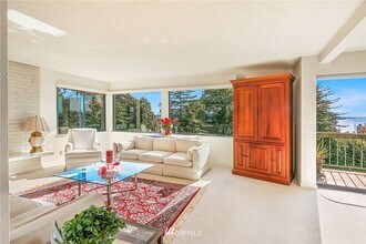 654 W Olympic Pl in Seattle, WA - Building Photo - Building Photo
