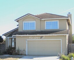 1372 Nogal Dr in Salinas, CA - Building Photo