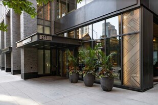 311 W Illinois St in Chicago, IL - Building Photo