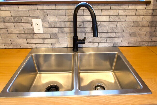 3547 E Green St in Pasadena, CA - Foto de edificio - Building Photo