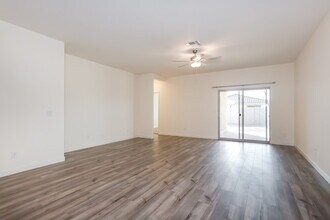 24567 W Alta Vis Rd in Buckeye, AZ - Foto de edificio - Building Photo