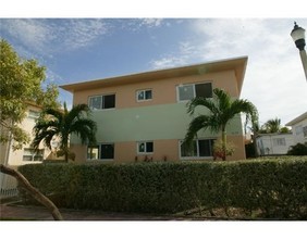 8125 Hawthorne Ave in Miami Beach, FL - Building Photo - Building Photo