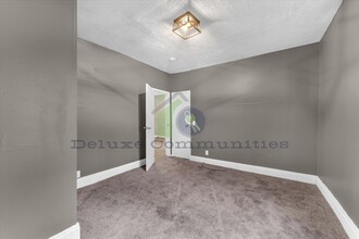 636 Livingston Ave NE-Unit -3 in Grand Rapids, MI - Foto de edificio - Building Photo