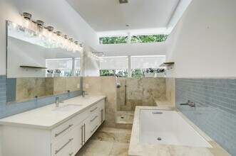 915 Damon Ct in Houston, TX - Building Photo - Building Photo