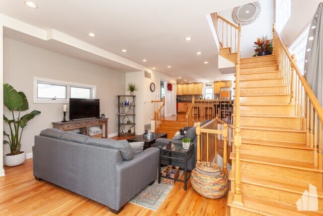 1433 W Oakdale Ave, Unit CH in Chicago, IL - Building Photo - Building Photo
