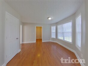 323 Dexter Pl in Monroe, NC - Foto de edificio - Building Photo