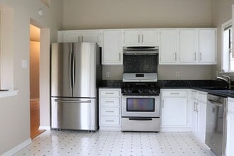 10 Cabes Mill Rd in Durham, NC - Building Photo - Building Photo