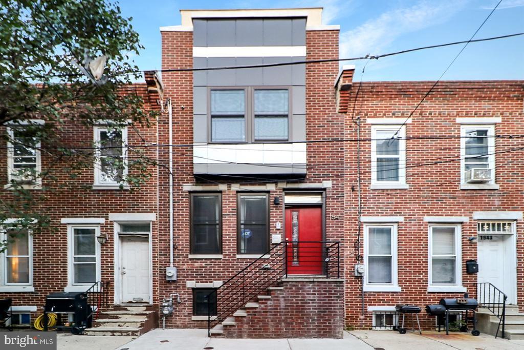 1541 S Woodstock St in Philadelphia, PA - Building Photo