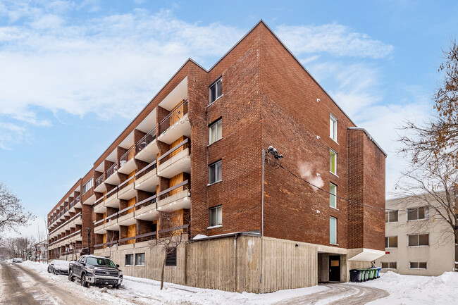 8420 Boyer Rue in Québec, QC - Building Photo - Building Photo