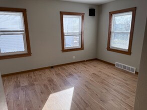 1820 33rd St in Moline, IL - Foto de edificio - Building Photo