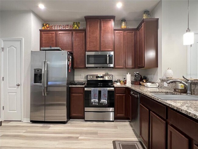 10738 Verawood Dr in Riverview, FL - Building Photo - Building Photo
