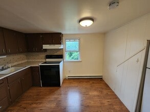 1918 Rosemore Ave, Unit B in Deptford, NJ - Foto de edificio - Building Photo