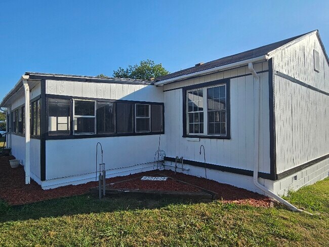 319 S Ash St in Bristow, OK - Building Photo - Building Photo