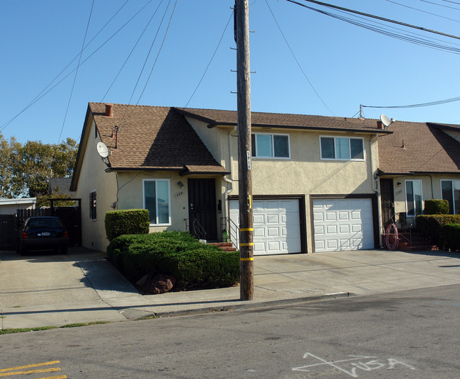 2371 Downer Ave in Richmond, CA - Foto de edificio - Building Photo