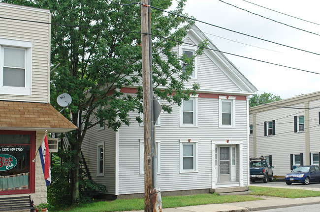 450 Main St in Springvale, ME - Foto de edificio - Building Photo