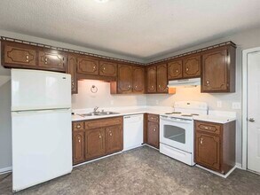 1012 Cooper Dr in Oak Grove, KY - Building Photo - Building Photo