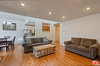 5950 Canterbury Dr-Unit -J219 in Culver City, CA - Building Photo - Building Photo