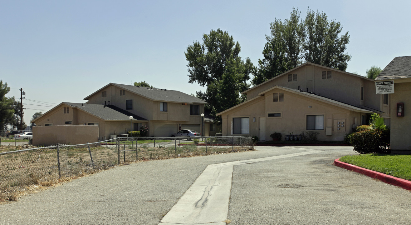 Cottonwood Apartment Homes in Fontana, CA - Building Photo