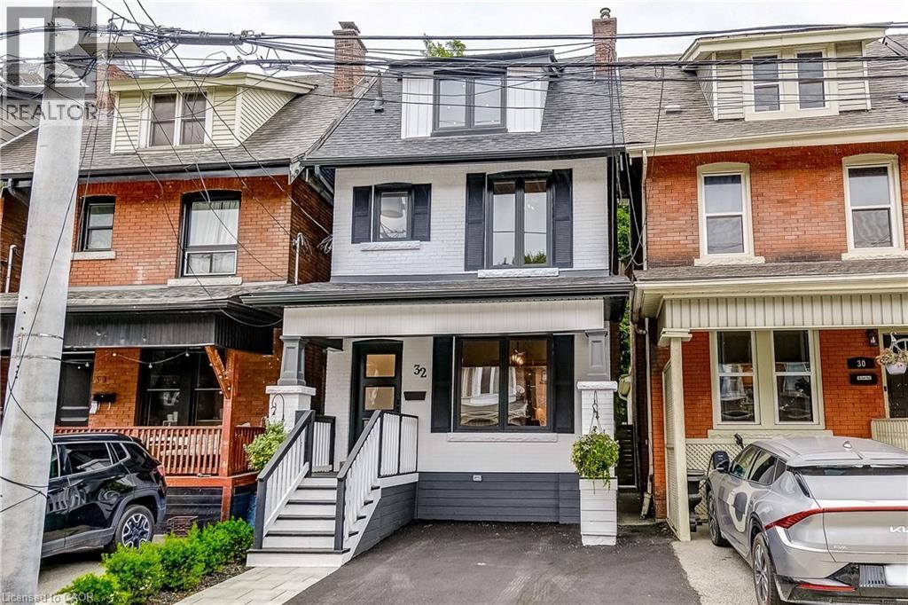 32 Cumberland Ave in Hamilton, ON - Building Photo