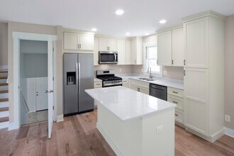 6415 Londonderry Dr in Cary, IL - Building Photo - Building Photo