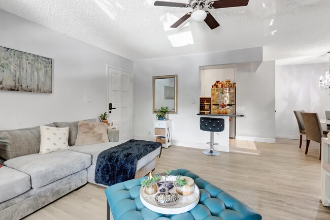 1124 NW 13th St in Boca Raton, FL - Building Photo - Building Photo