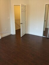 10740 NW 83rd St, Unit 6-11 in Doral, FL - Foto de edificio - Building Photo