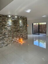 11543 SW 109th Rd, Unit B in Miami, FL - Foto de edificio - Building Photo