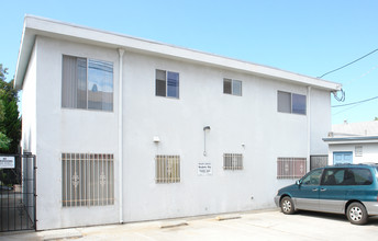 4685 Arizona St in San Diego, CA - Building Photo - Building Photo