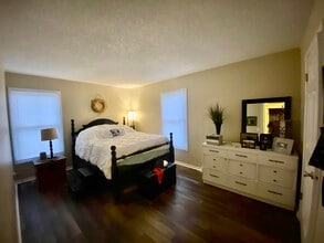 424 Thomas St, Unit #1 in Plainwell, MI - Building Photo - Building Photo