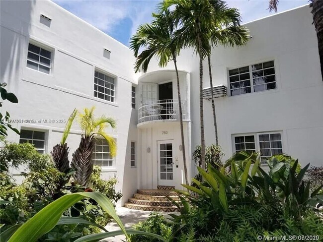 750 Española Wy in Miami Beach, FL - Foto de edificio - Building Photo