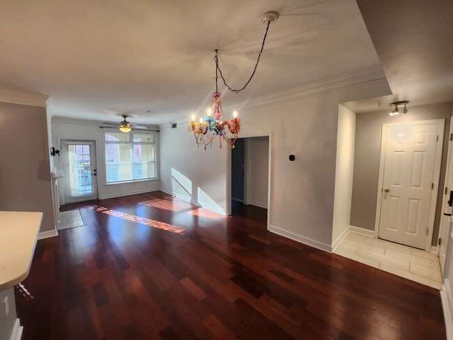 955 Juniper St NE, Unit 3325 in Atlanta, GA - Foto de edificio - Building Photo