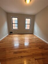 24-33 Crescent St in Queens, NY - Building Photo - Building Photo