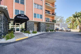 1120 N Shore Dr NE, Unit 301 in St. Petersburg, FL - Building Photo - Building Photo