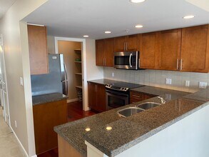 288 Ungless Way in Port Moody, BC - Building Photo - Building Photo