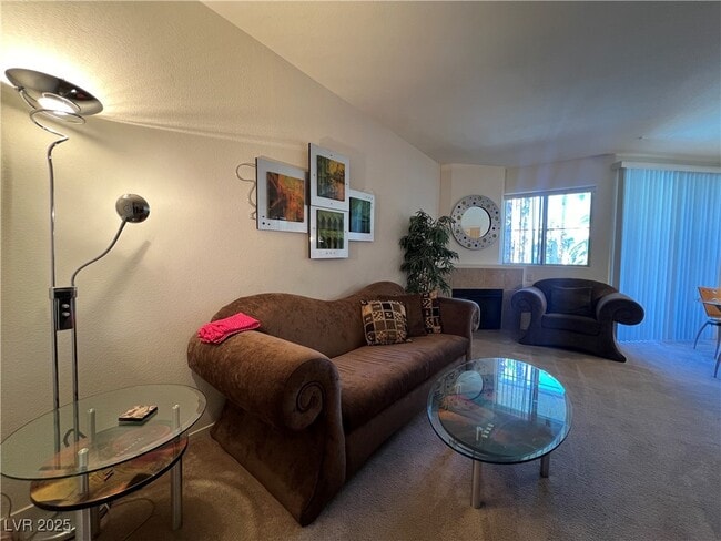 7139 S Durango Dr in Las Vegas, NV - Building Photo - Building Photo