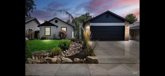 property at 2164 N Iris Pl