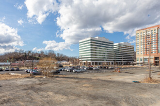 33rd St S in Alexandria, VA - Foto de edificio - Building Photo